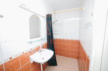 Фото номера Семейный номер с видом на сад Гостевой дом Guest House Rannaliiv г. Вызу 4